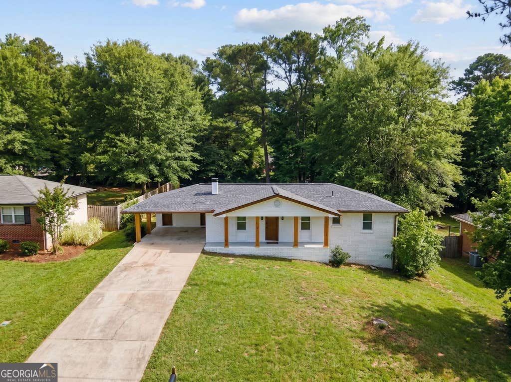 Photo of 501 Pineview Drive SE, Smyrna, GA 30082 (MLS # 10801837)