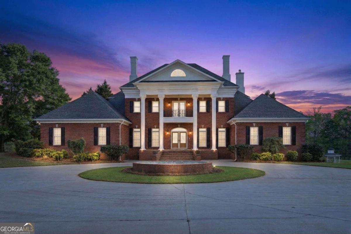 1202 Hodges CIR