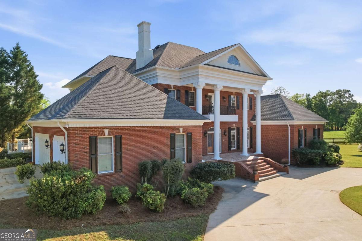 1202 Hodges CIR