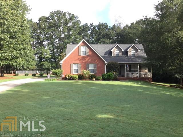 ***BANK APPROVED PRICING*** GREAT SHORT SALE OPPORTUNITY - IMMACULATELY MAINTAINED 4 BEDROOM 2.5 BATH TRADITIONAL STYLE HOME ON A CRAWLSPACE NESTLED IN A CUL-DE-SAC IN A QUIET WINDER NEIGHBORHOOD! FORMAL DINING ROOM, LARGE OPEN TWO STORY LIVING ROOM, MASTER ON THE MAIN WITH LARGE MASTER BATH, LARGE OPEN KITCHEN AREA, WITH STAINED CABINETS AND STAINLESS APPLIANCES - PROFESSIONAL LANDSCAPED YARD, FENCED IN BACK YARD, OUTBUILDING, FIRE PIT AND GARDEN AREA - LEVEL 1.12 ACRED LOT