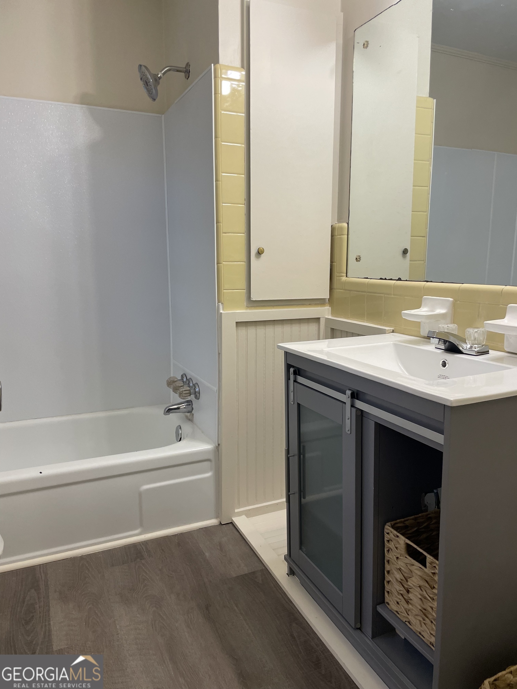 1702 Brookwood CIR NE