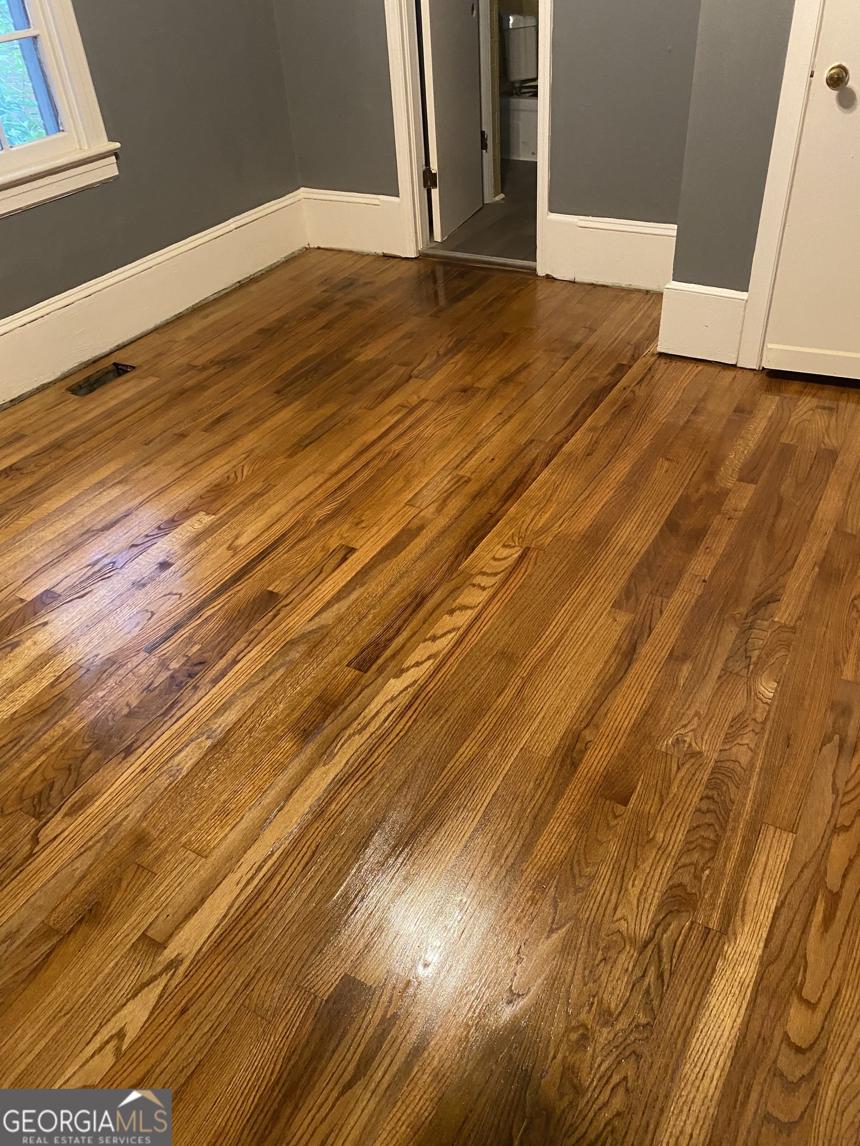 1702 Brookwood CIR NE