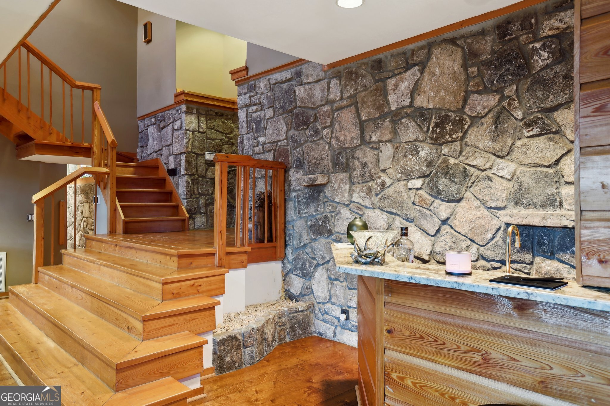 2513 Overlake LN