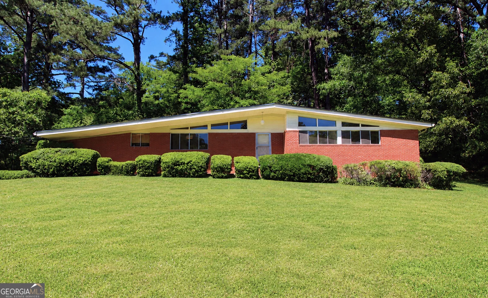 132 Robin Hood Road NE