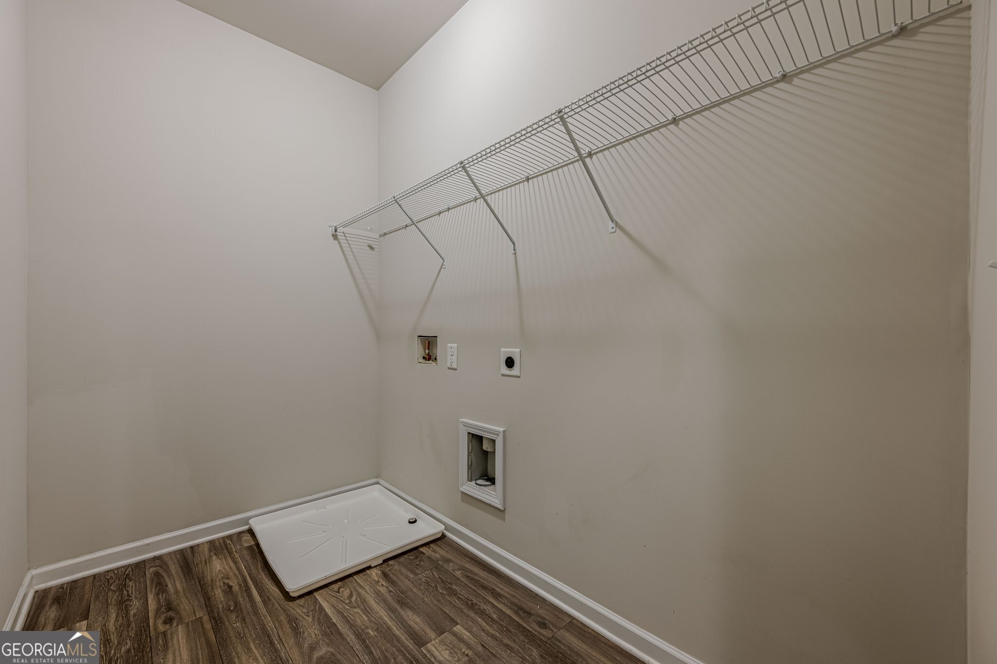 Canton, Georgia 30115, United States, 6 Bedrooms Bedrooms, ,4 BathroomsBathrooms,Residential,Active,117066