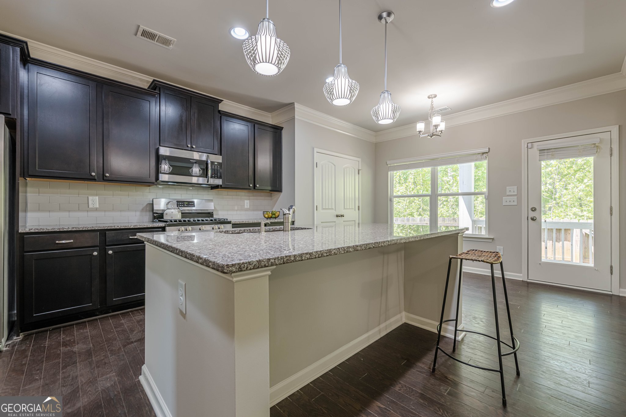 Canton, Georgia 30115, United States, 6 Bedrooms Bedrooms, ,4 BathroomsBathrooms,Residential,Active,117066