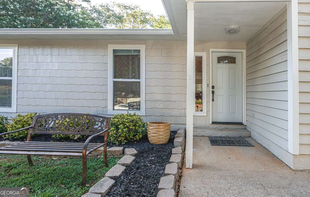 10190 Old Woodland Entry