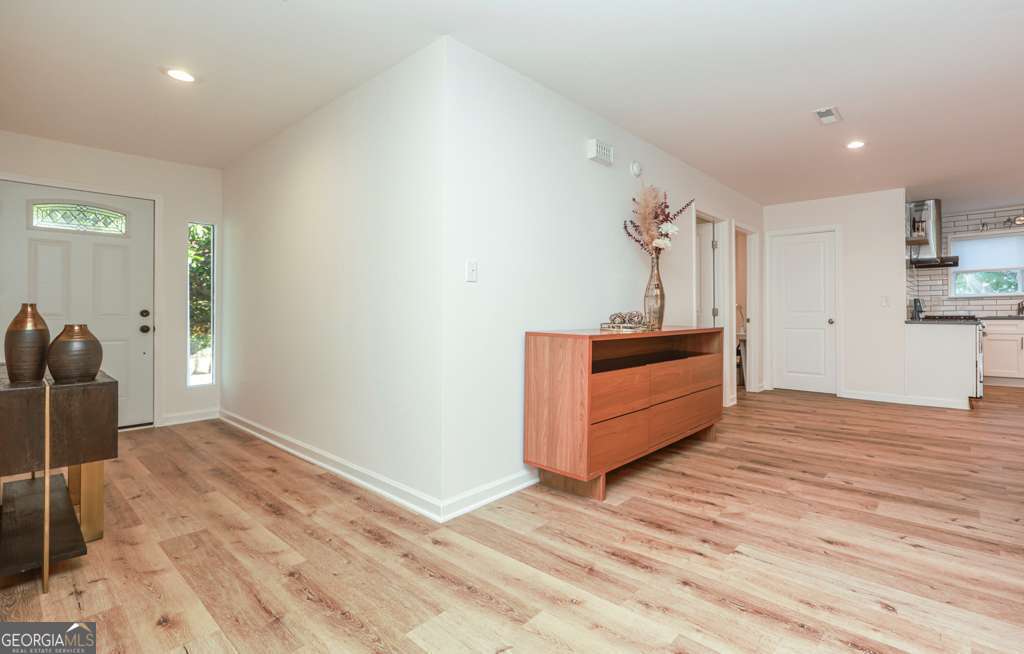 10190 Old Woodland Entry