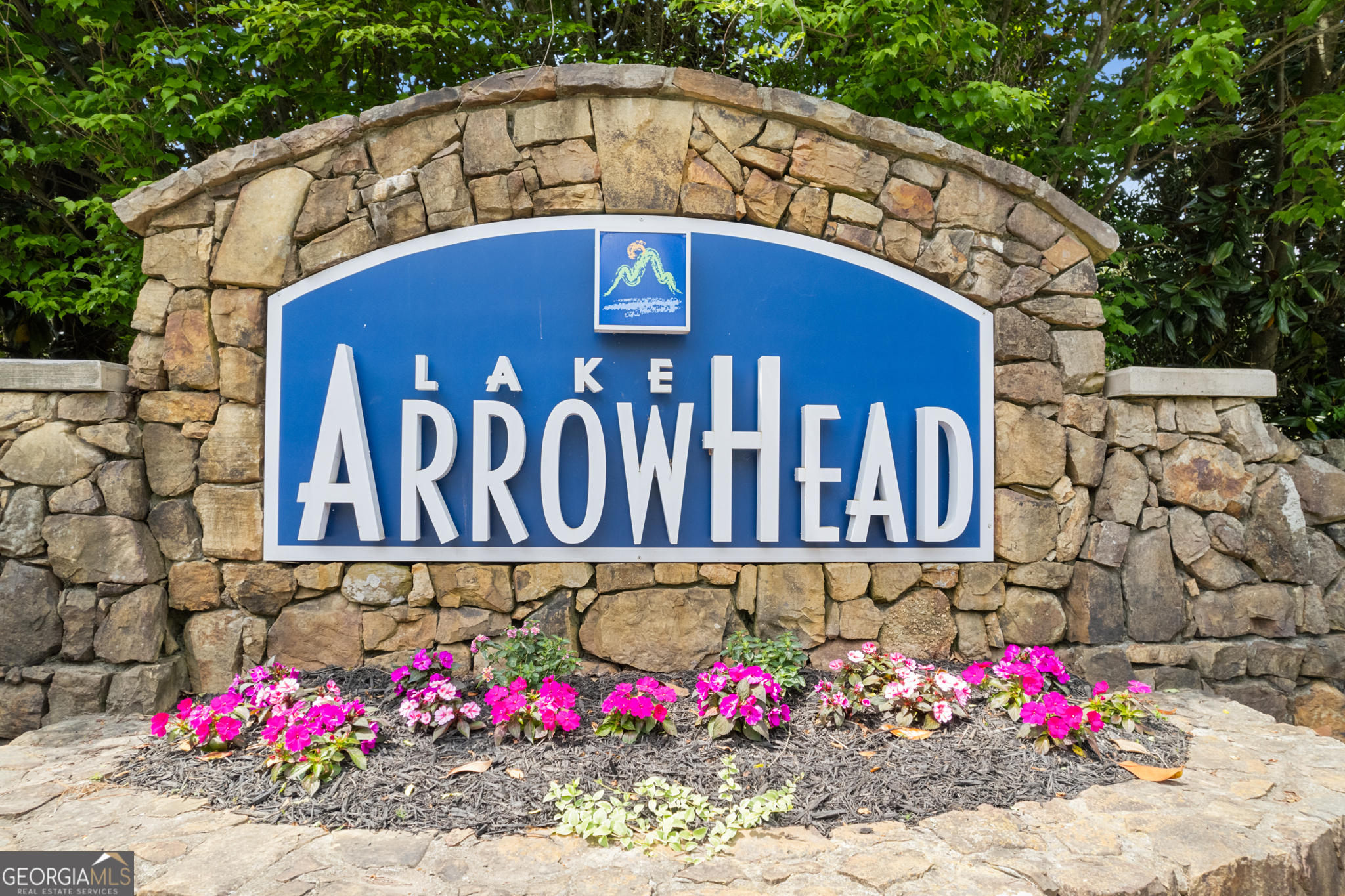 242 LAKEVIEW CIR