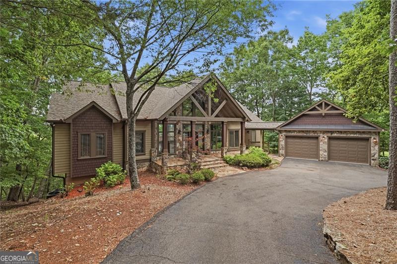 861 Summit DR