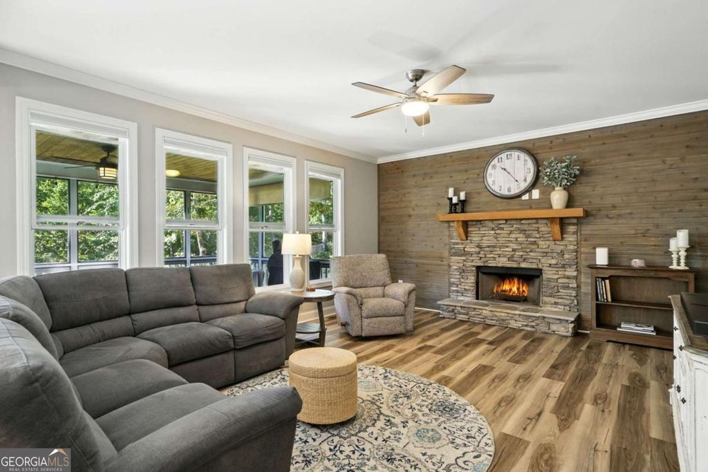 Photo of 25 Shoreline Drive, Cartersville, GA 30120 (MLS # 10593267)