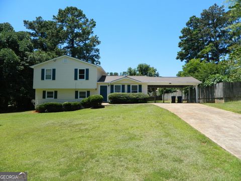 Single Family Residence in Lawrenceville GA 820 Emerald Forest Circle.jpg