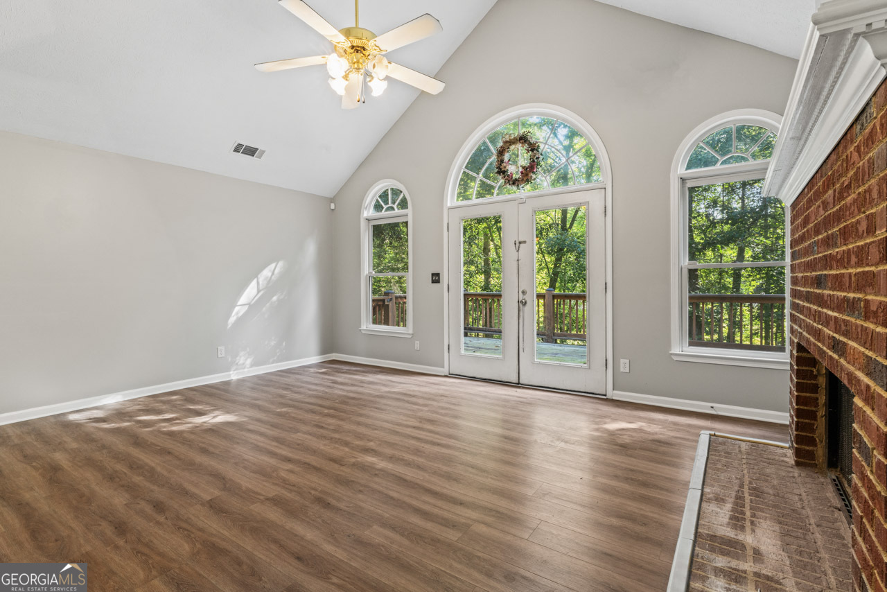 266 Williamsburg CIR