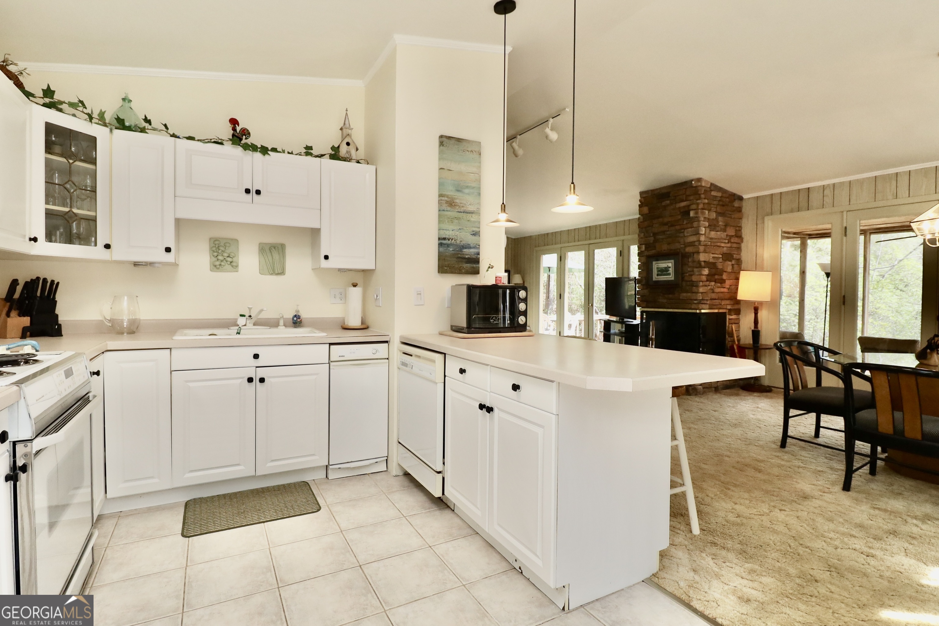 1102 Yonah Lake RD