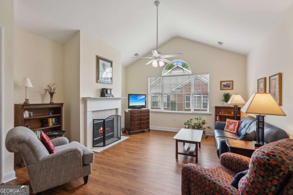2565 Grapevine CIR 103