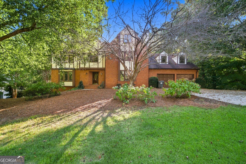 Photo of 3335 Trails End Road NE, Roswell, GA 30075 (MLS # 10843996)
