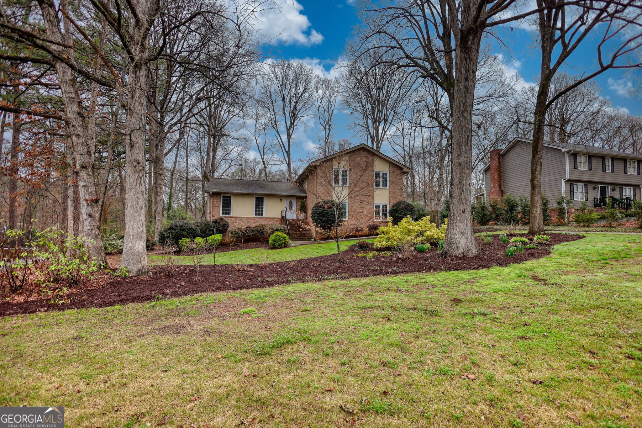 832 Sweet Briar LN SE