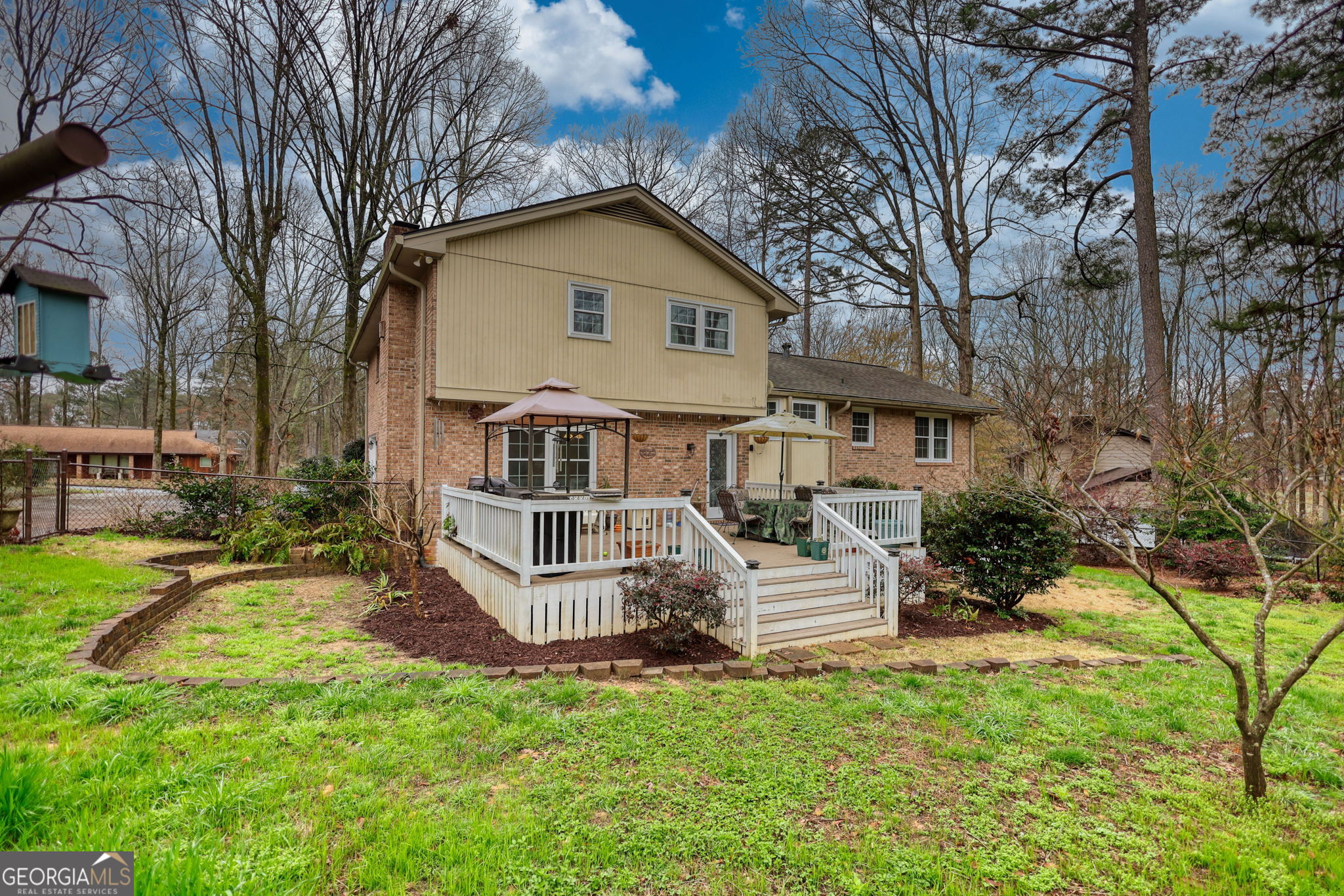 832 Sweet Briar LN SE