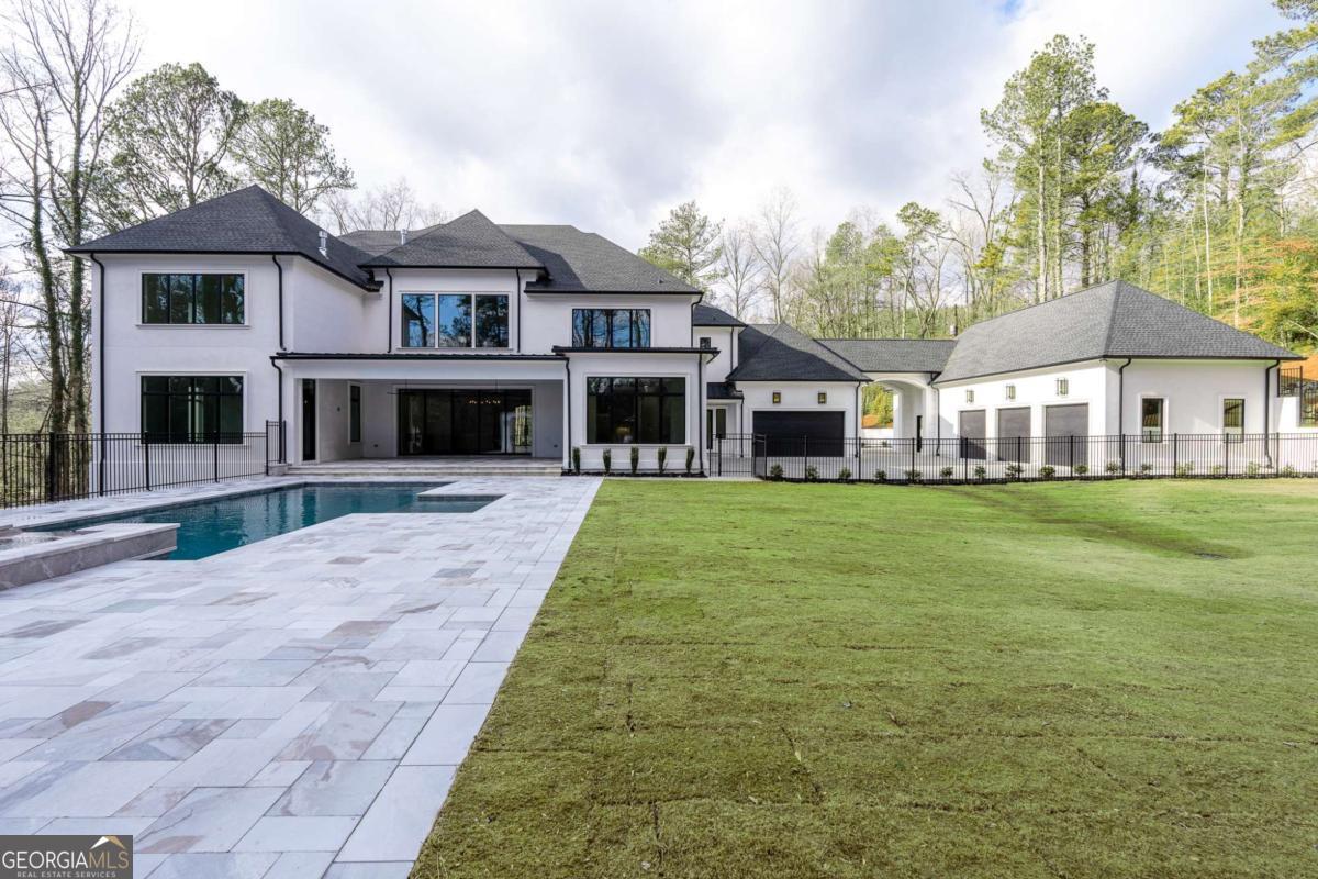 5211 Powers Ferry RD