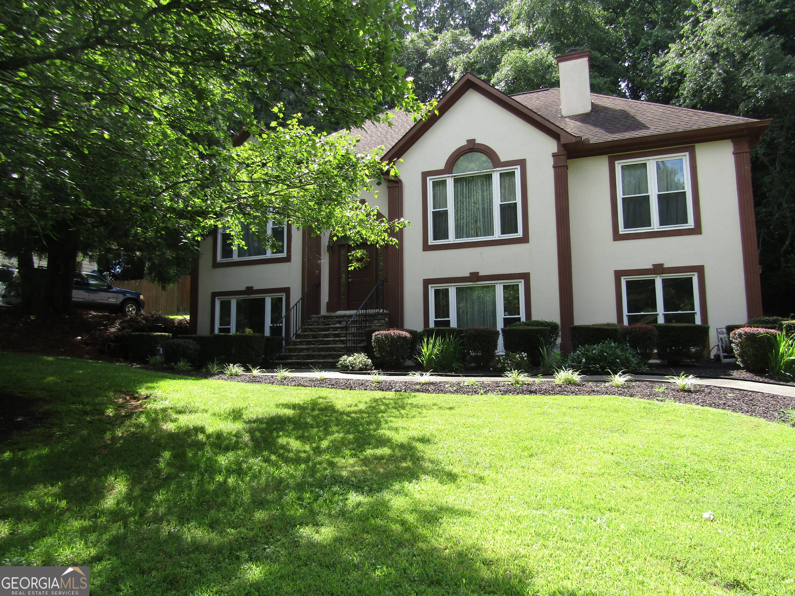 5820 Elm Tree Dr.