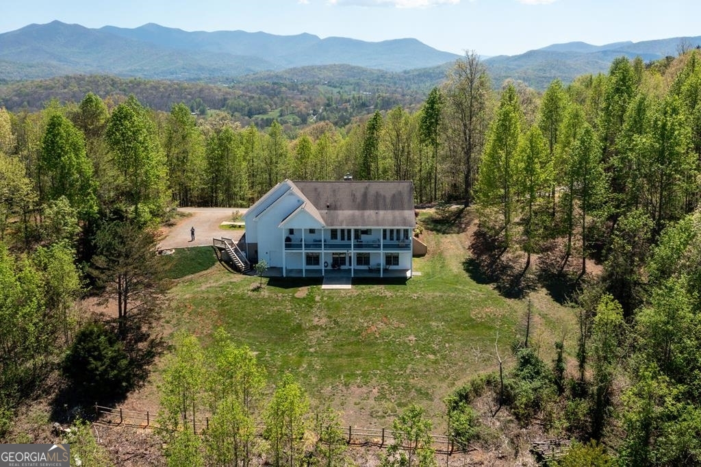 935 White Oak DR