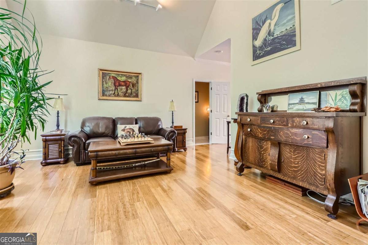 1872 Lake Lucerne DR SW
