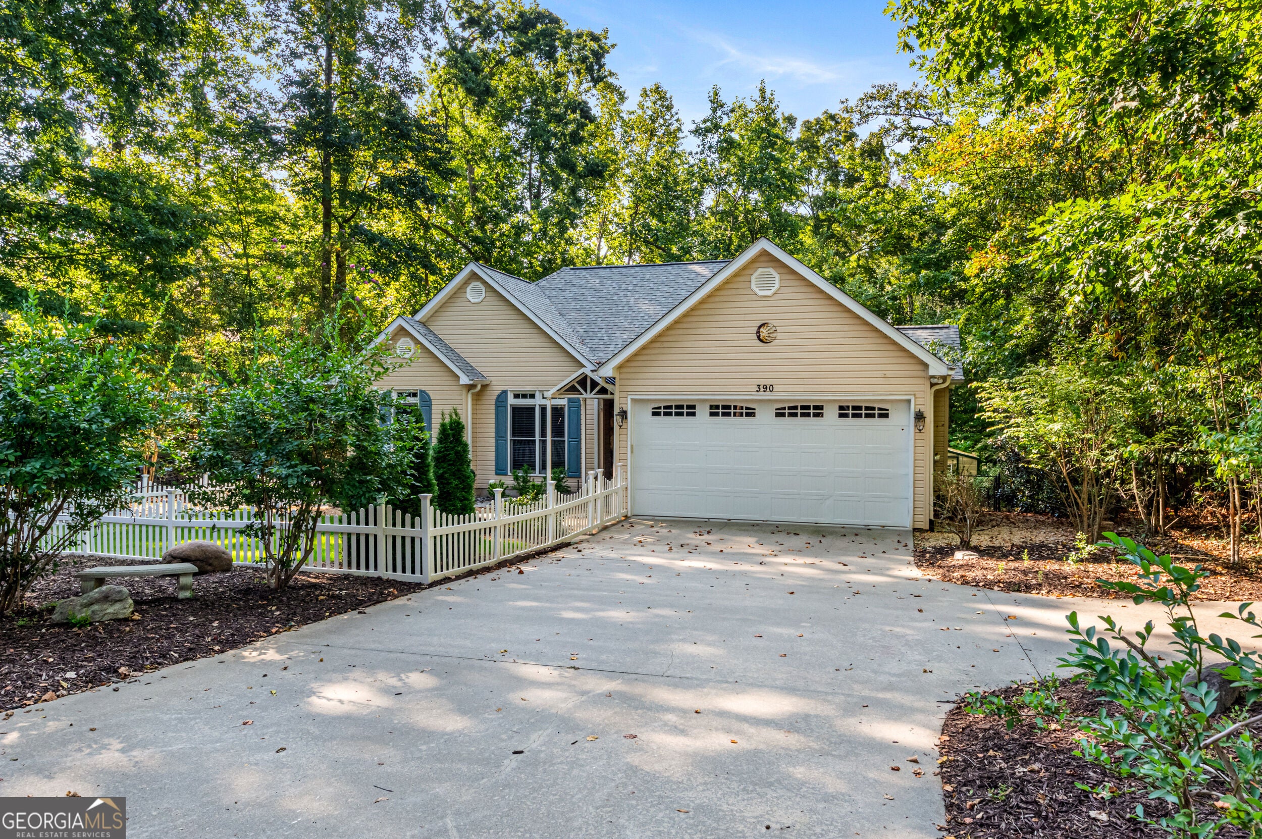 390 Lake Place DR