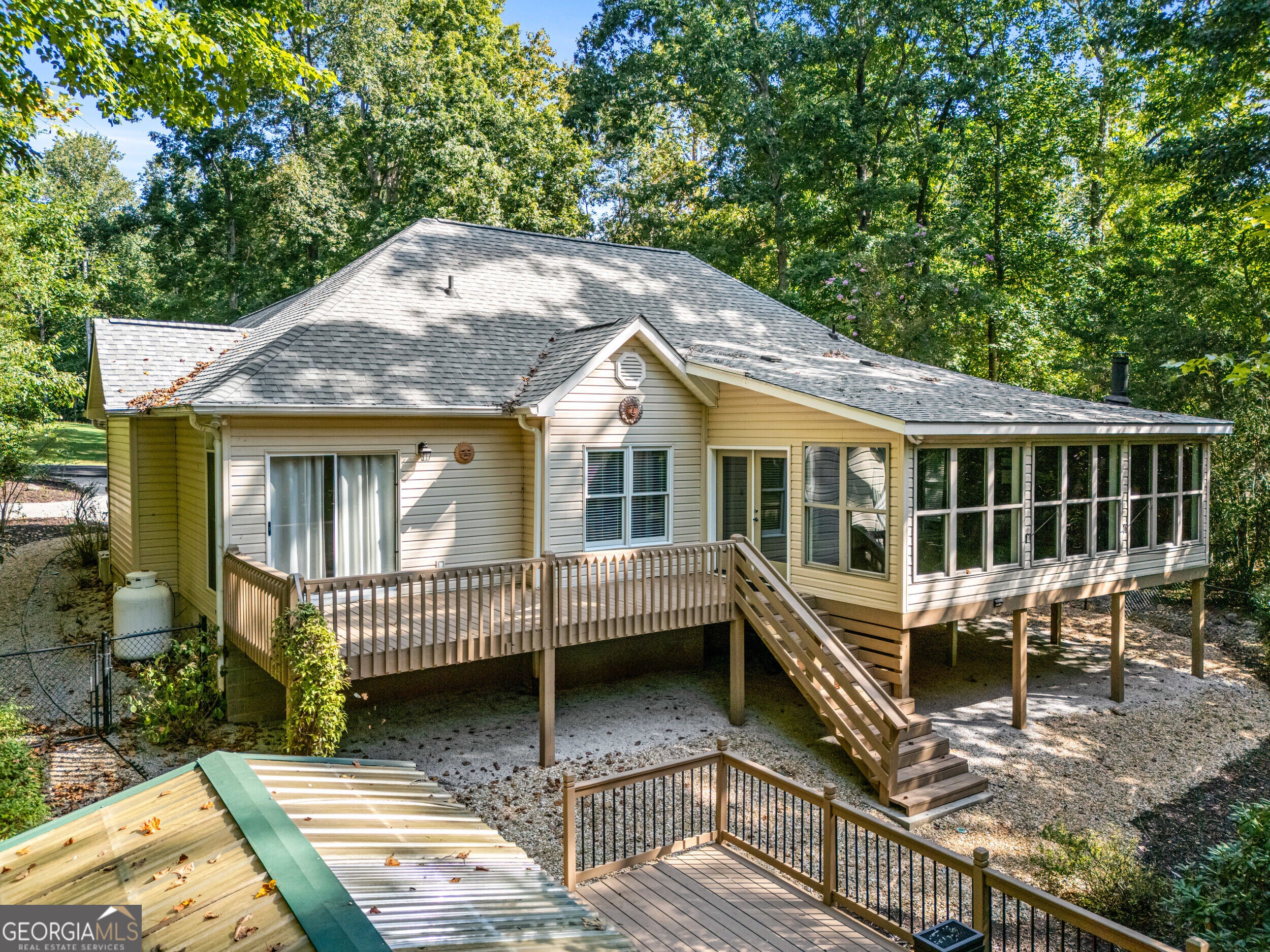 390 Lake Place DR