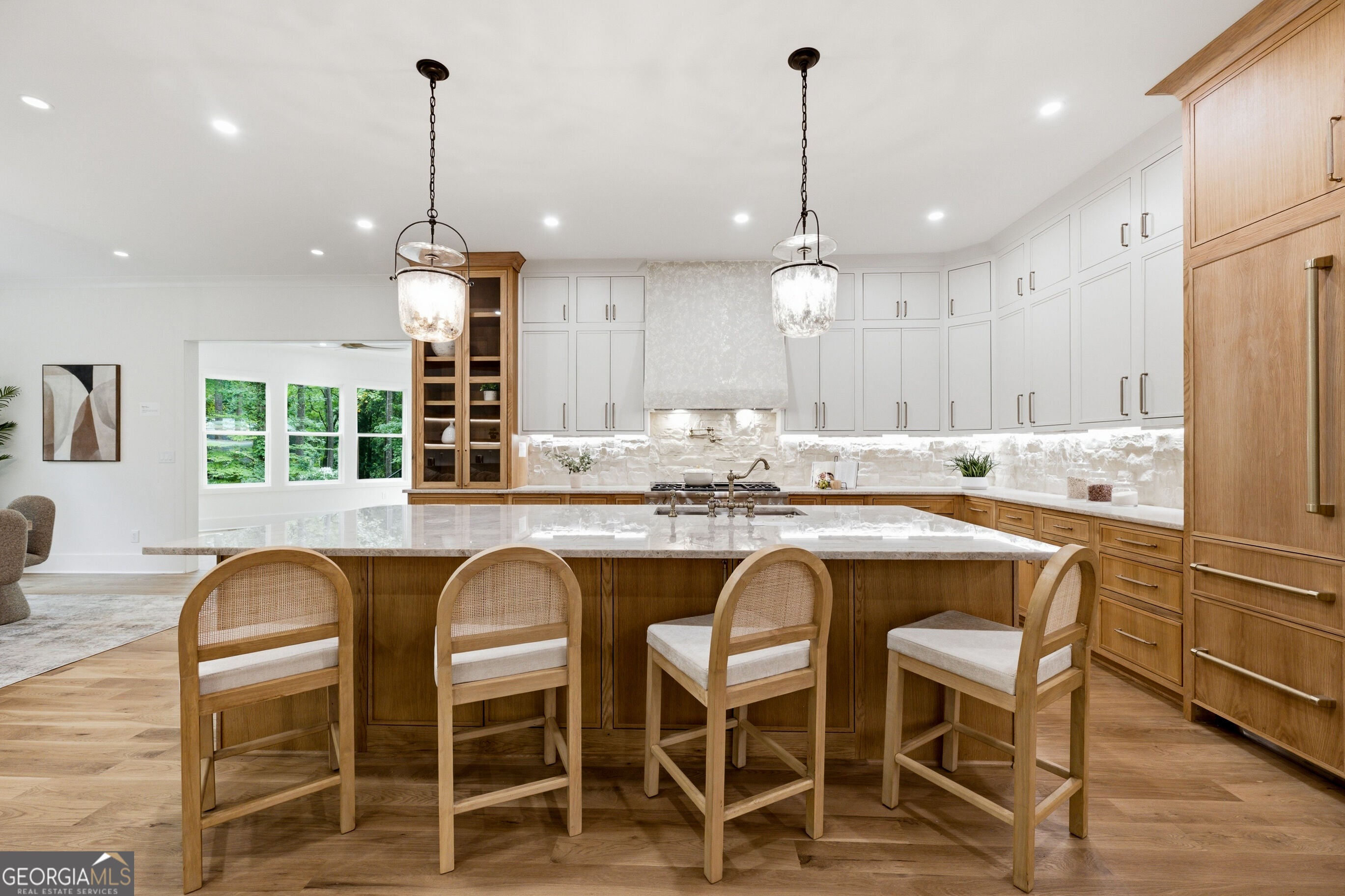 132 Lakeshore DR NE