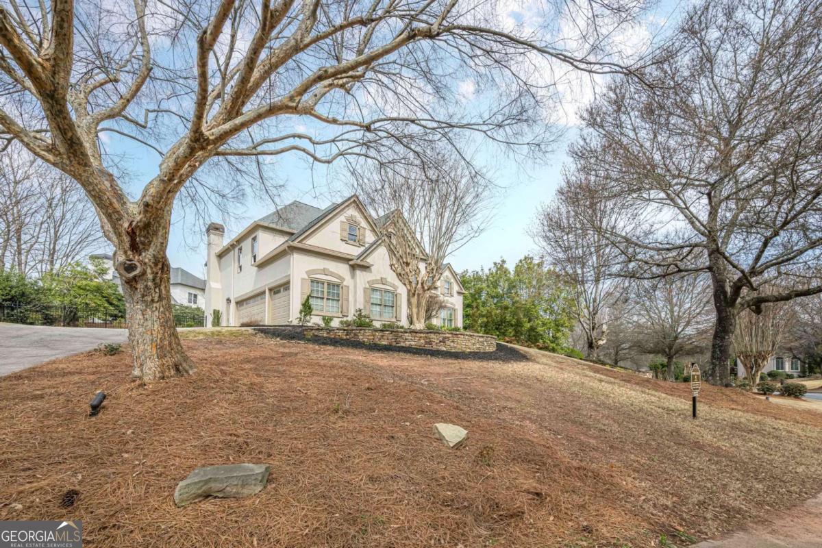 5825 LAUREL OAK DR