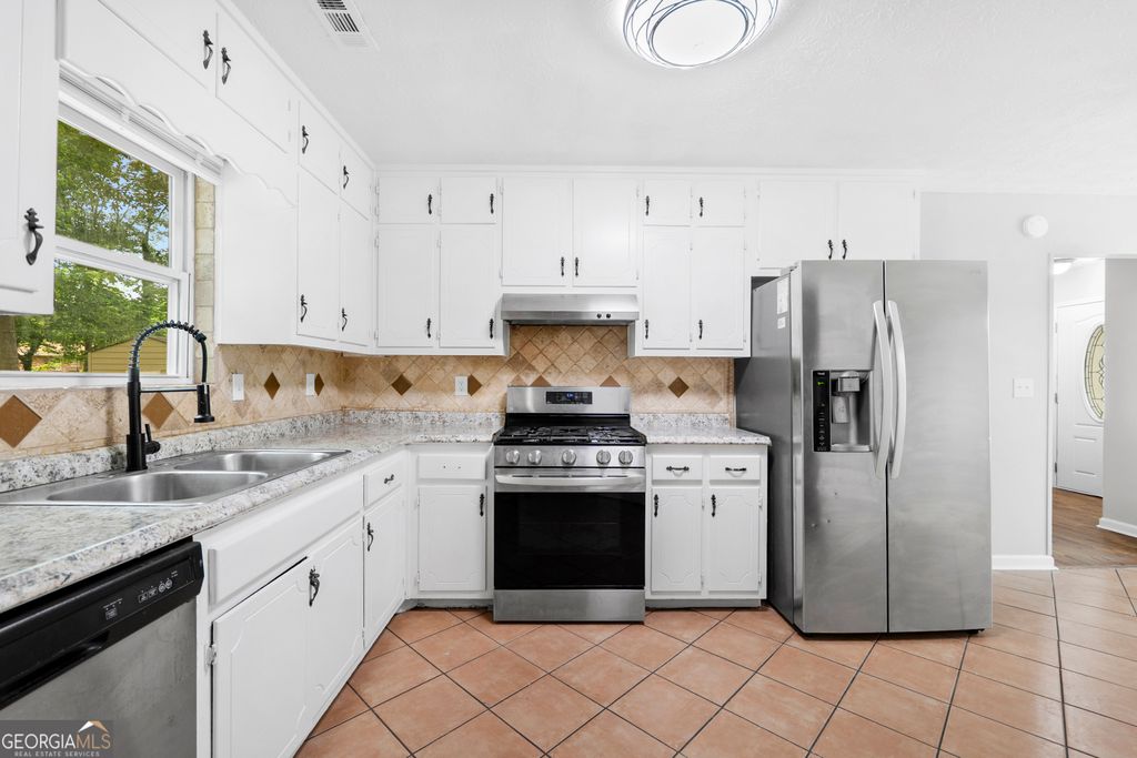 Photo of 6940 Vesta Brook Drive, Morrow, GA 30260 (MLS # 10763326)