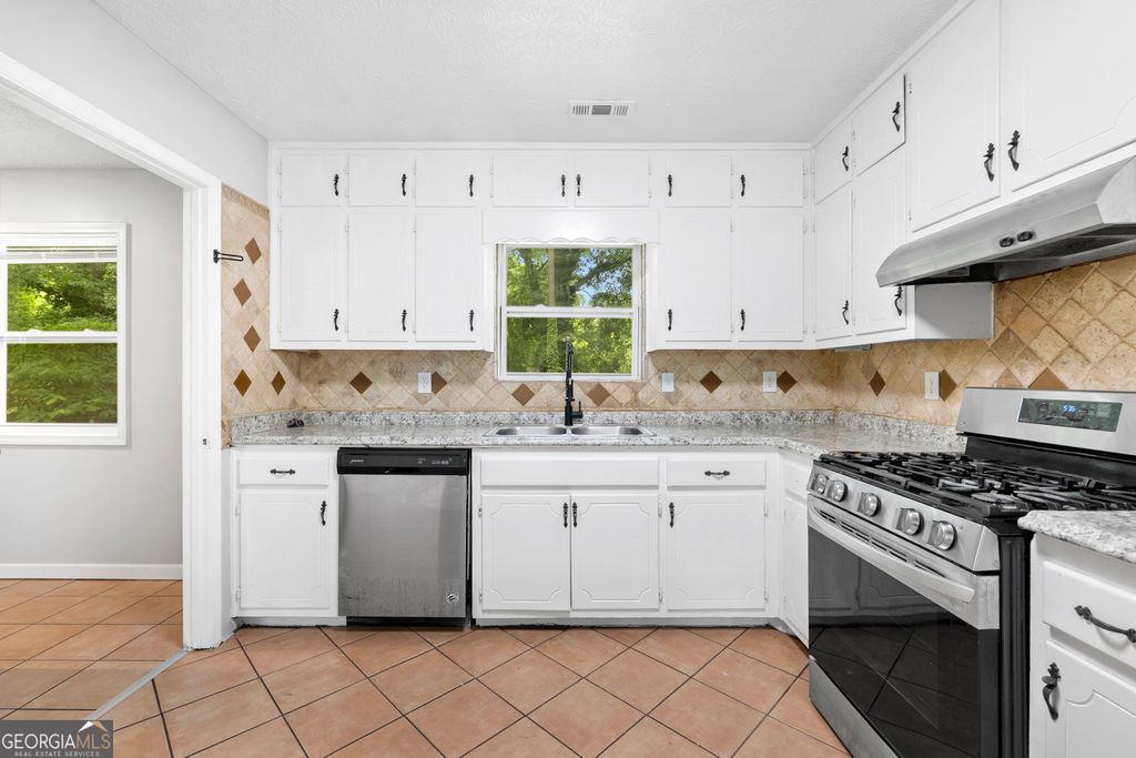 Photo of 6940 Vesta Brook Drive, Morrow, GA 30260 (MLS # 10763326)