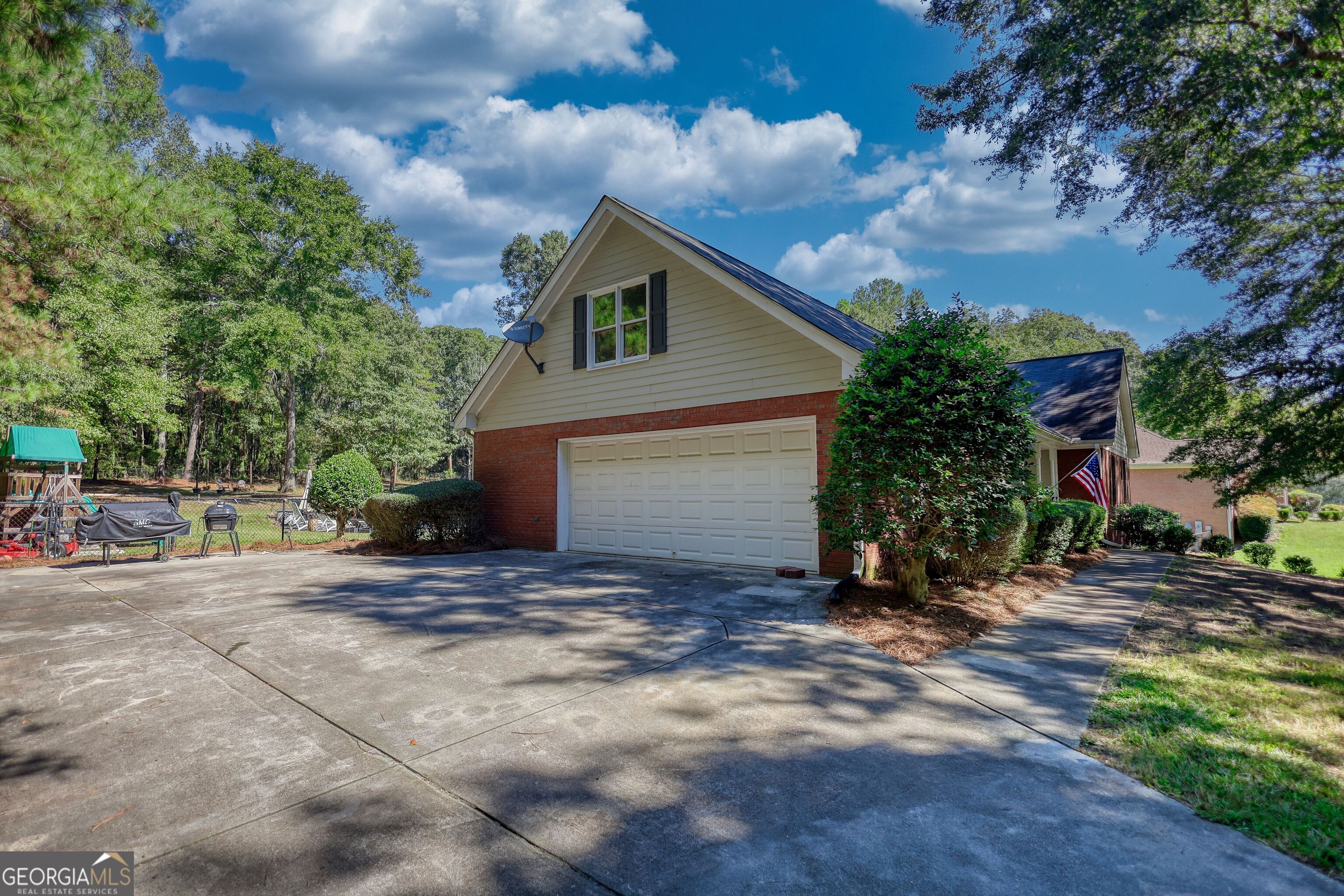 3071 Lee RD
