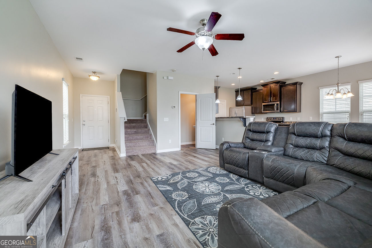 141 Lakepointe DR