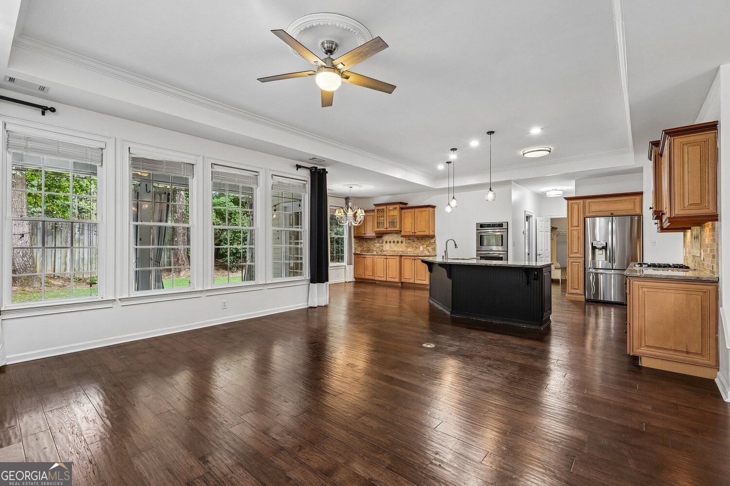 225 W Brookhollow CT