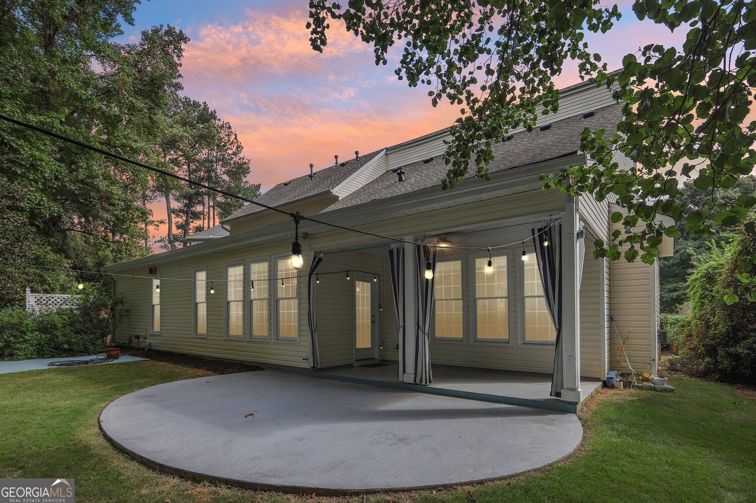225 W Brookhollow CT