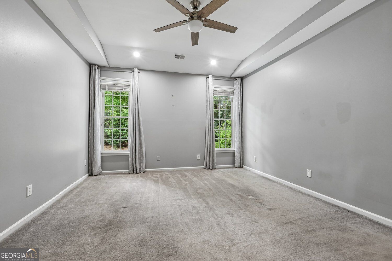 225 W Brookhollow CT