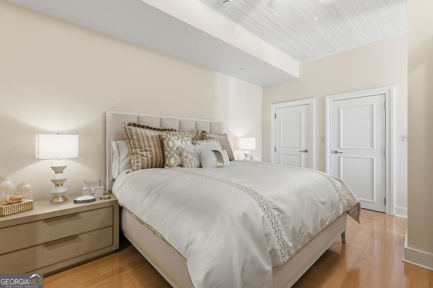 Savannah, Georgia 31401, United States, 1 Bedroom Bedrooms, ,2 BathroomsBathrooms,Residential,Active,248940