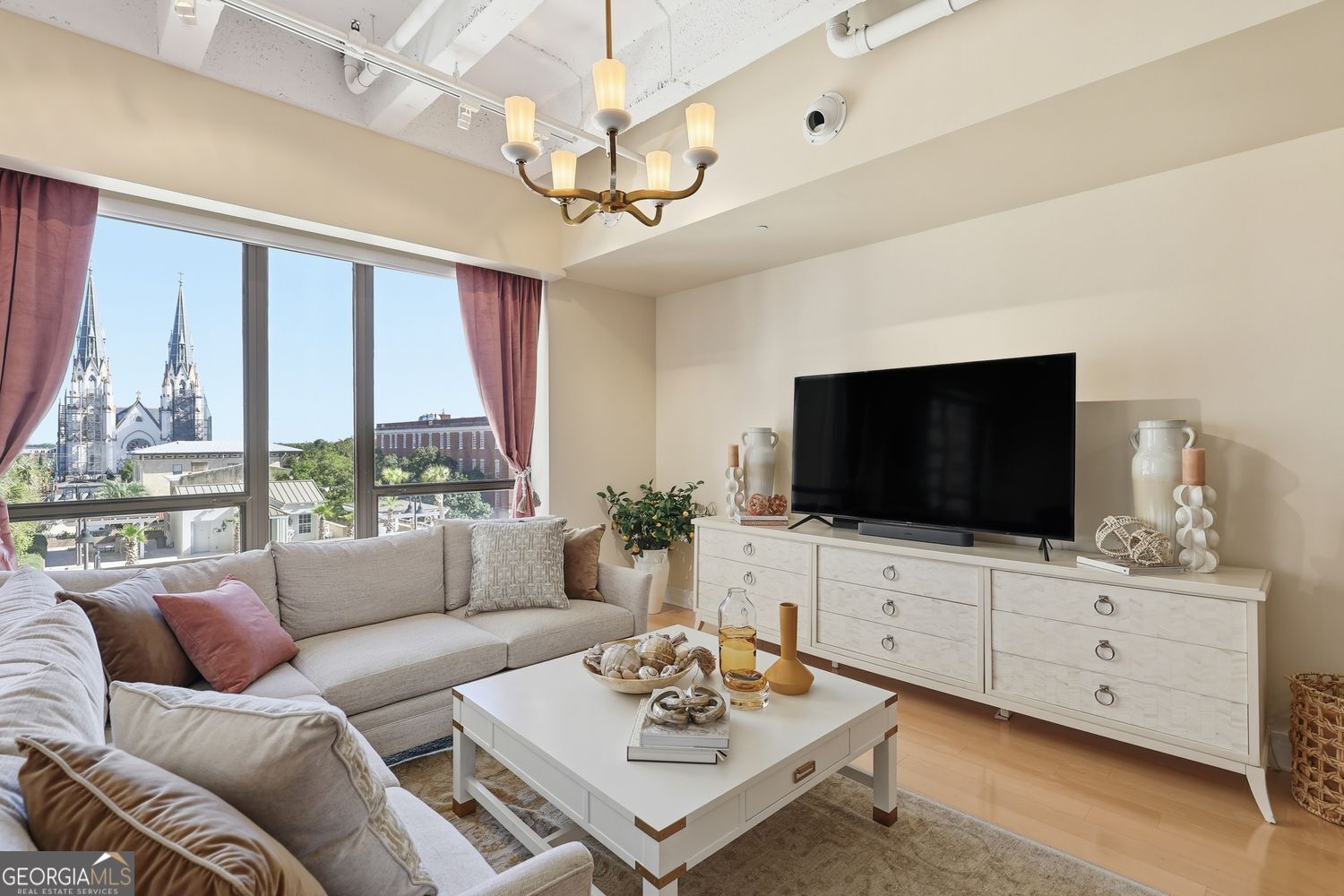 Savannah, Georgia 31401, United States, 1 Bedroom Bedrooms, ,2 BathroomsBathrooms,Residential,Active,248940