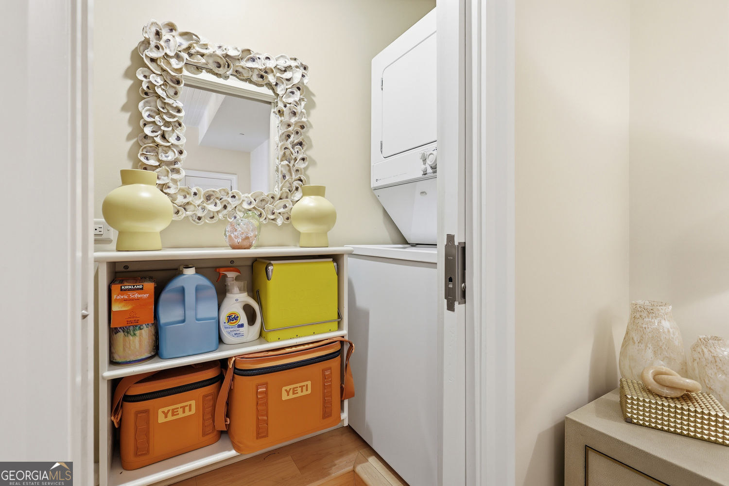 Savannah, Georgia 31401, United States, 1 Bedroom Bedrooms, ,2 BathroomsBathrooms,Residential,Active,248940