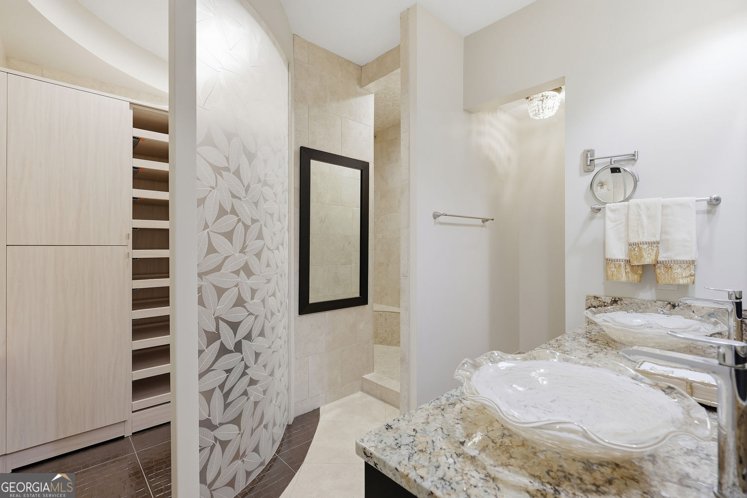 Savannah, Georgia 31401, United States, 1 Bedroom Bedrooms, ,2 BathroomsBathrooms,Residential,Active,248940