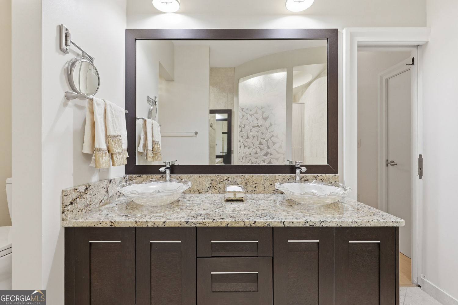 Savannah, Georgia 31401, United States, 1 Bedroom Bedrooms, ,2 BathroomsBathrooms,Residential,Active,248940