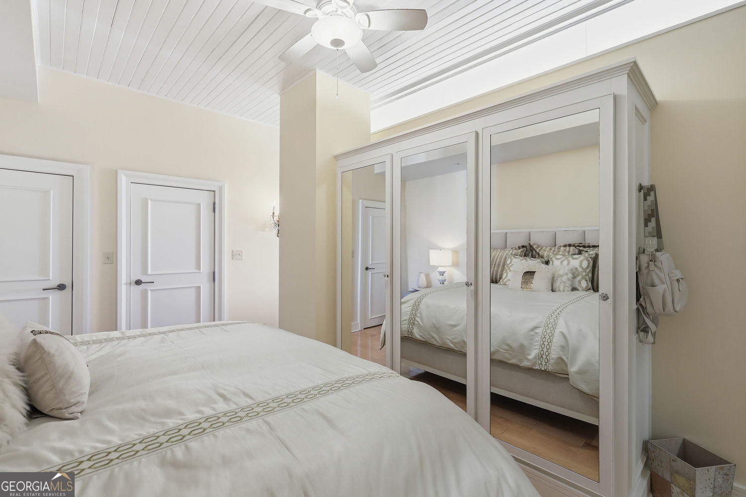 Savannah, Georgia 31401, United States, 1 Bedroom Bedrooms, ,2 BathroomsBathrooms,Residential,Active,248940