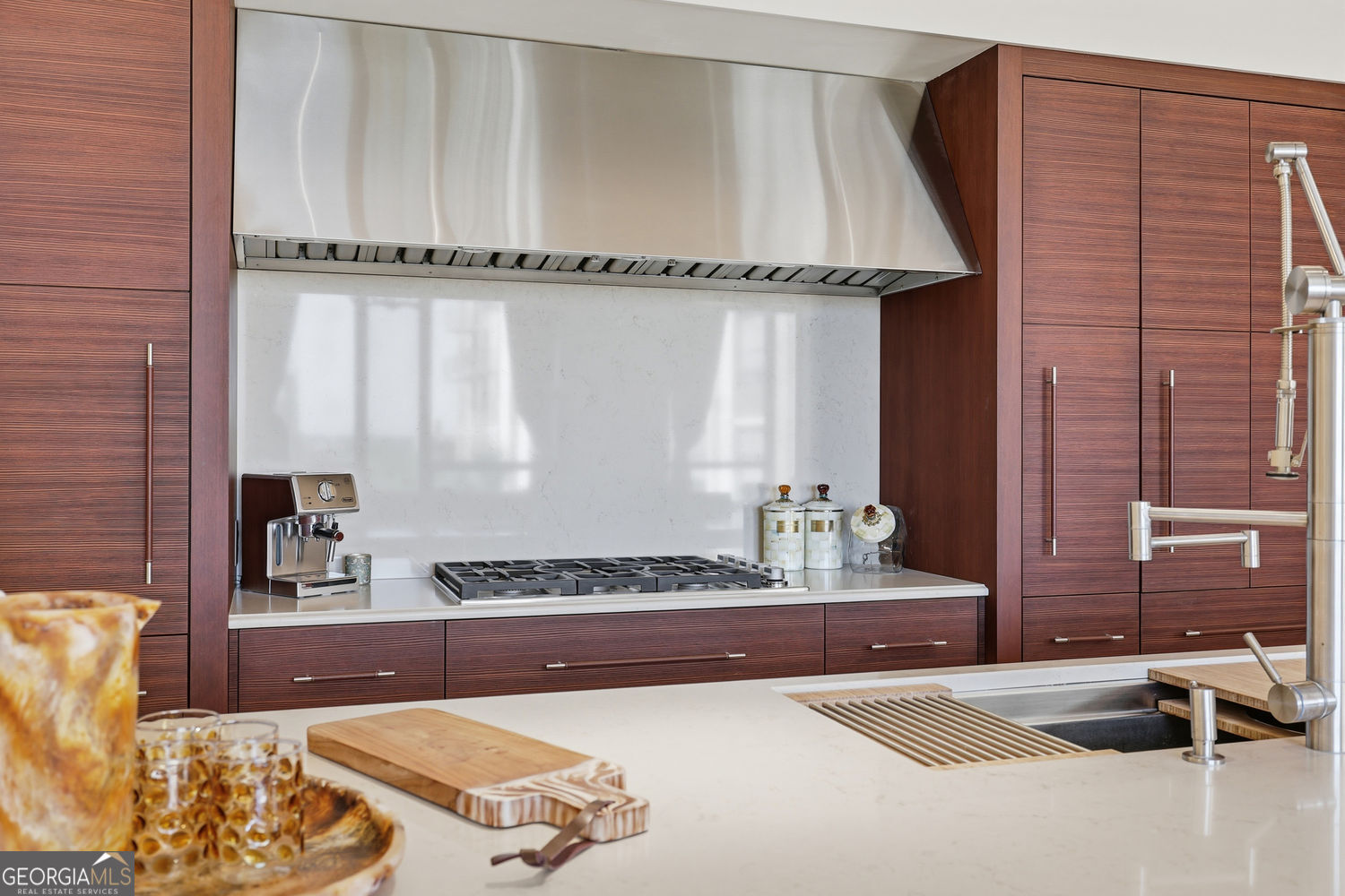 Savannah, Georgia 31401, United States, 1 Bedroom Bedrooms, ,2 BathroomsBathrooms,Residential,Active,248940