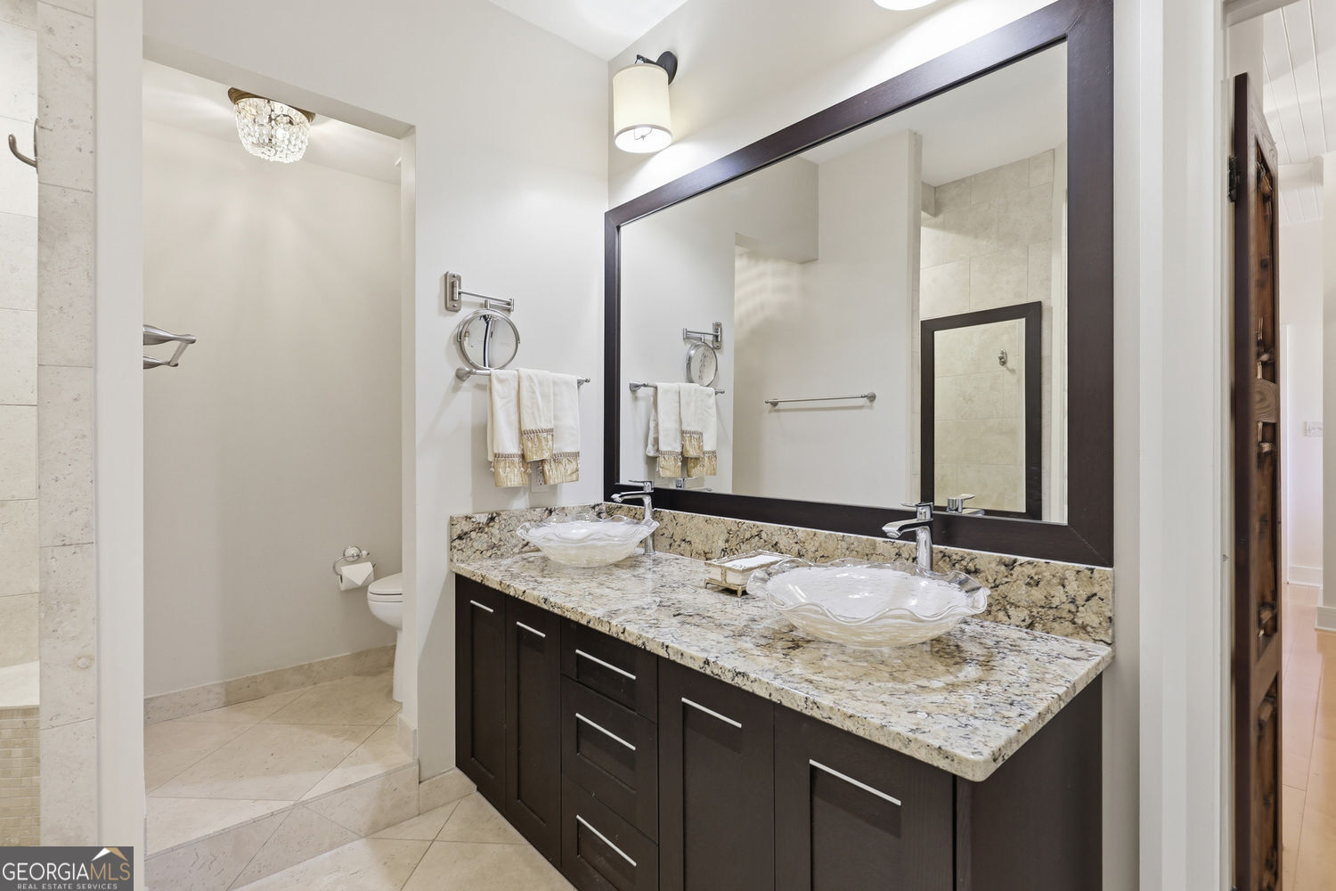 Savannah, Georgia 31401, United States, 1 Bedroom Bedrooms, ,2 BathroomsBathrooms,Residential,Active,248940