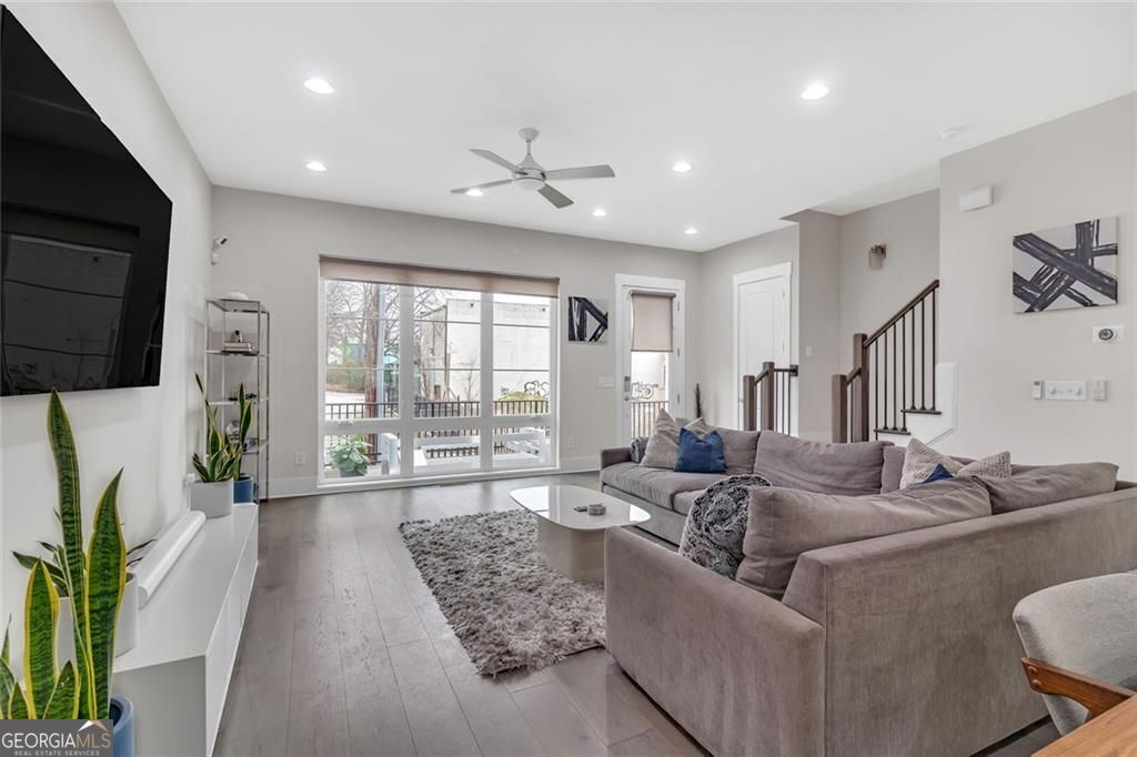 Located next to the westside belt line, this luxurious house offers an unparalleled residential experience. Built in 2020, this property presents an amazing design and top-tier materials throughout, ensuring a residence of lasting quality and refined taste. The heart of this home resides in its open floor plan, creating an inviting space perfect for both entertaining and everyday living. The kitchen is a culinary dream, featuring a backsplash that adds a touch of elegance, a kitchen bar for casual dining, and a large kitchen island perfect for meal preparation and gatherings. A wall chimney range hood makes a statement, while the high-end refrigerator and range oven offer top-of-the-line performance. Stone countertops provide a durable and luxurious surface for all your culinary creations. With three bedrooms and three and a half bathrooms, this 2110 square feet living area offers ample space for comfortable living. This luxury house in great condition offers the perfect blend of style and functionality, promising a sophisticated and comfortable lifestyle.