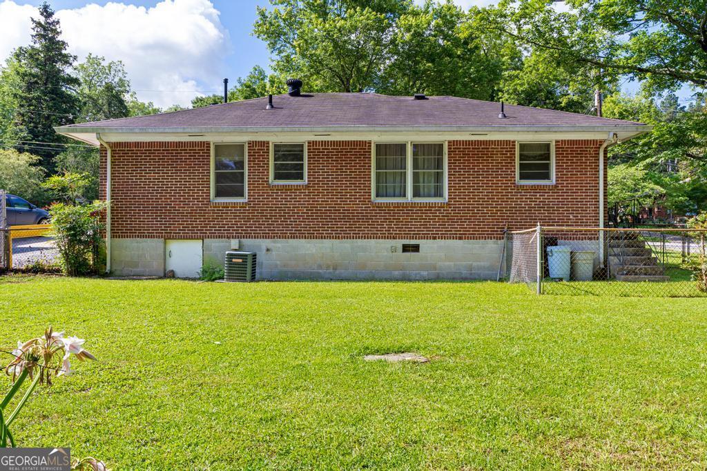 1070 Elaine DR