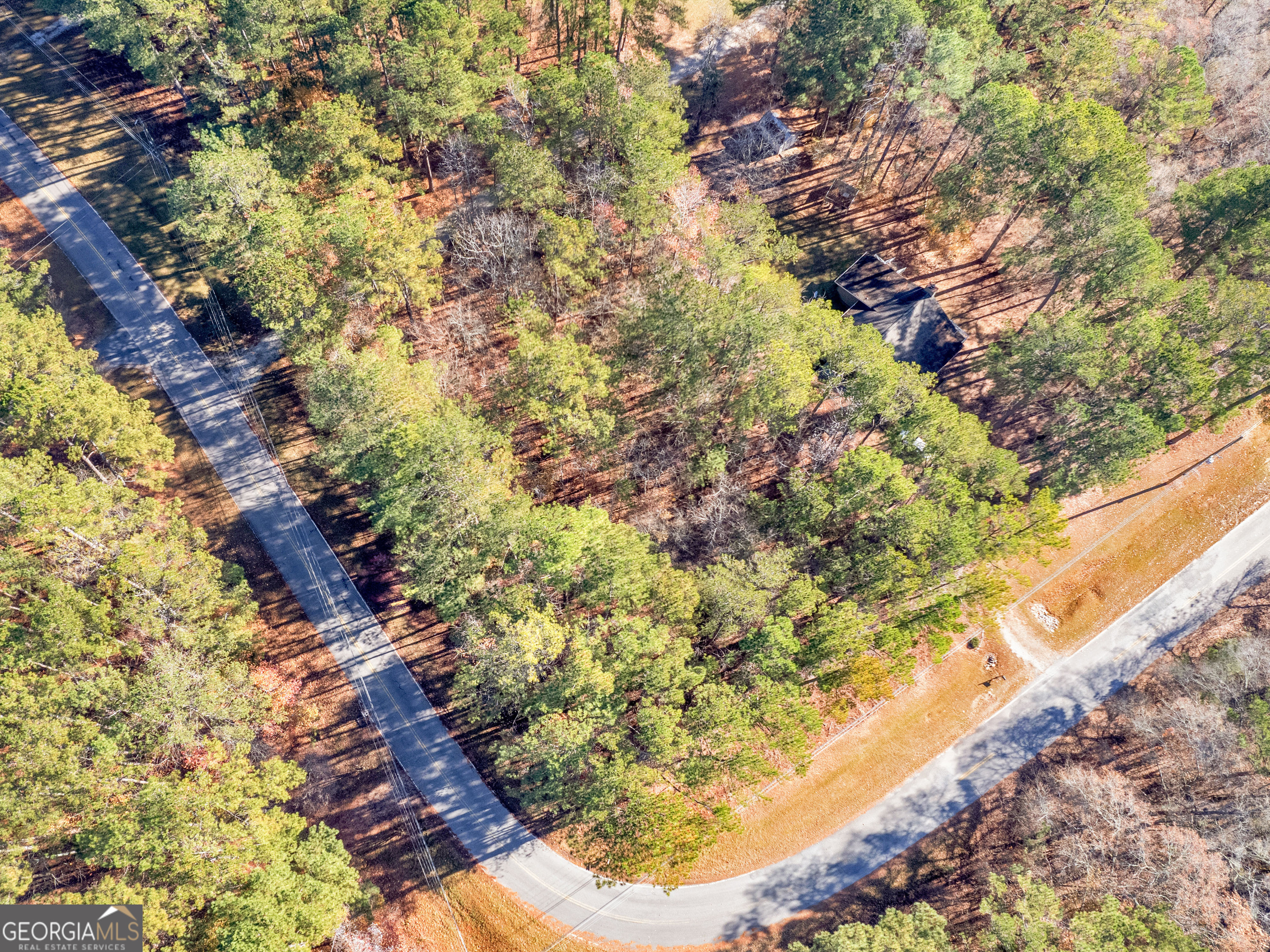 Beautiful, gently sloping, corner, building lot in the Riverbend Cove Lake Community that will allow a variety of home styles to be built. Directly adjacent to Lake Oconee, this lot is located near public and Private (Gatewood School) schools and all area amenities. Close to marinas and public boat ramps, and very convenient to Eatonton, Milledgeville and Greensboro.