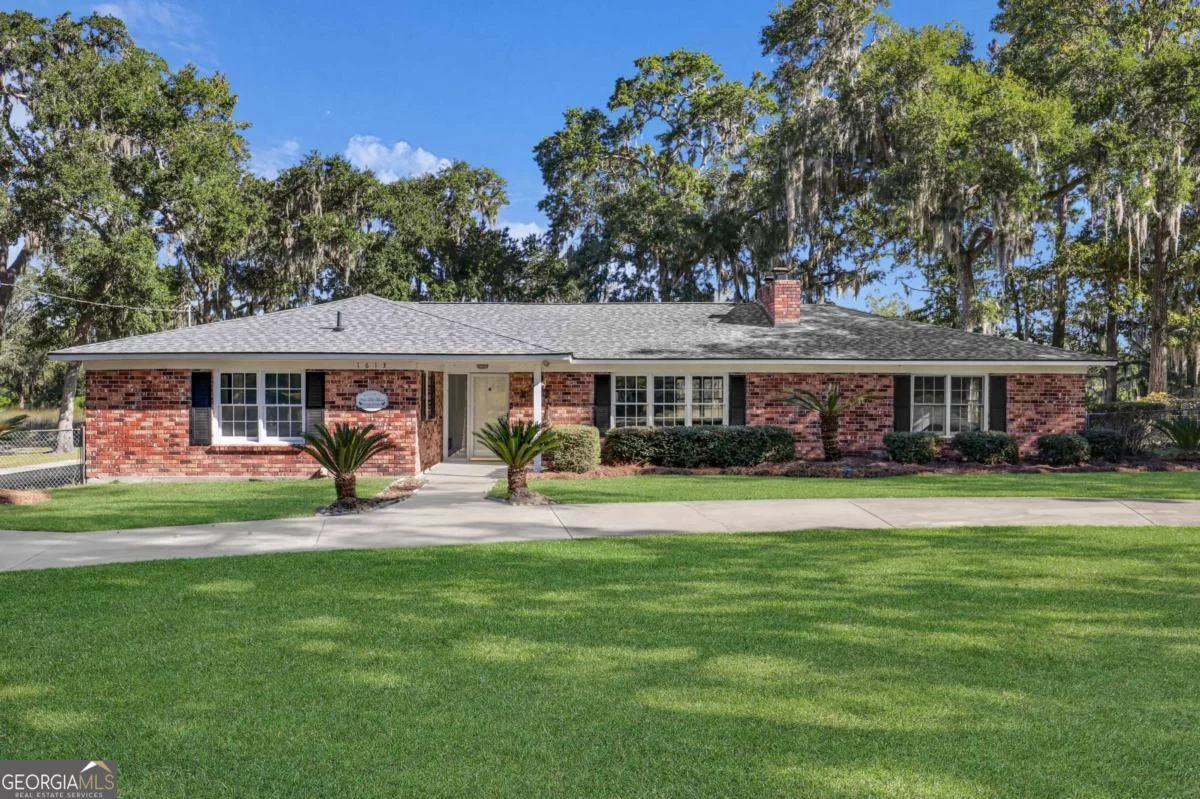 1613 Lake Drive