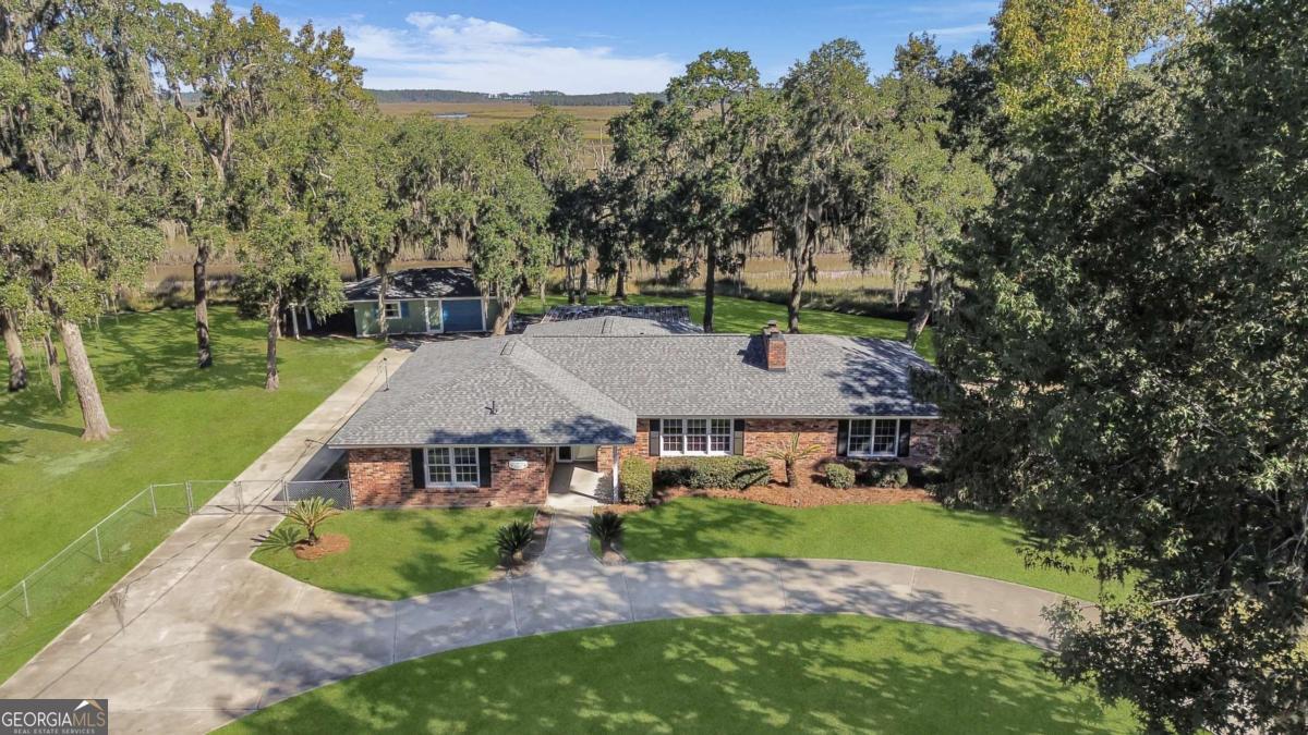1613 Lake DR